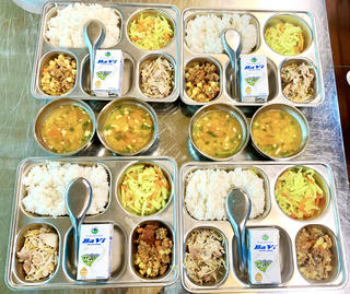 Đừng để bữa ăn bán trú - chủ trương nhân văn thành chủ đề hoang mang của dư luận