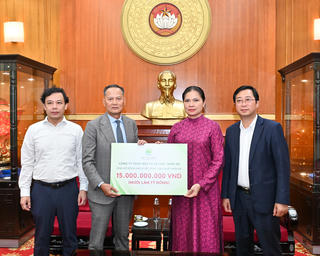 Nhà sáng lập Ecopark ủng hộ đồng bào chịu hậu quả của thiên tai 15 tỷ đồng