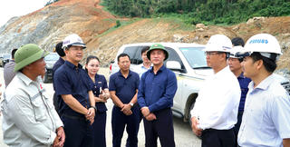 Thứ trưởng Bộ Xây Dựng Nguyễn Việt Hùng kiểm tra cao tốc đoạn Hoài Nhơn - Quy Nhơn