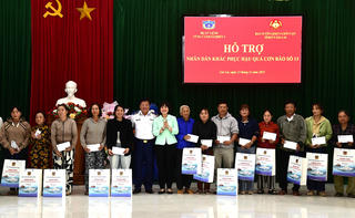 Vùng Cảnh sát biển 2 "sưởi ấm" người dân vùng mưa bão Gia Lai