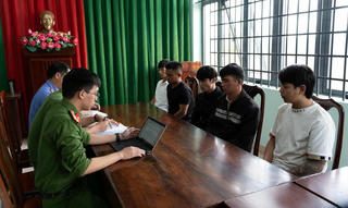 Đòi tiền bảo kê hội chợ ở Đắk Lắk, 8 thanh niên bị tạm giữ