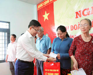 Phó Thủ tướng Lê Thành Long dự Ngày hội Đại đoàn kết tại An Giang