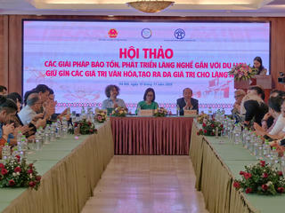 Tìm giải pháp bảo tồn, phát triển làng nghề gắn với du lịch, giữ gìn các giá trị văn hóa, tạo ra đa giá trị cho làng nghề”
