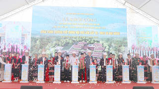 Phó Thủ tướng Thường trực Nguyễn Hòa Bình dự lễ khởi công 4 trường nội trú biên giới tại Quảng Ngãi