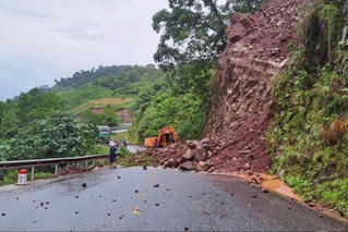 Thủ tướng chỉ đạo ứng phó mưa lũ, bảo đảm an toàn tính mạng cho nhân dân