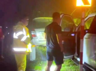 Công an Lâm Đồng kịp thời cứu hộ người dân mắc kẹt do sạt lở