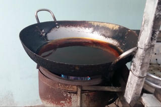 Ẩn họa từ chảo dầu chiên nhiều lần: Khi dầu mất chất, sức khỏe và môi trường bị ảnh hưởng