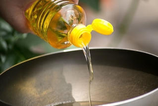 Khi món chiên vàng giòn trở thành gánh nặng môi trường