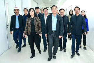 Phó Thủ tướng Lê Thành Long chỉ đạo các Bộ, ngành phối hợp sớm đưa Bệnh viện Bạch Mai và Bệnh viện Việt Đức (Cơ sở 2) vào hoạt động