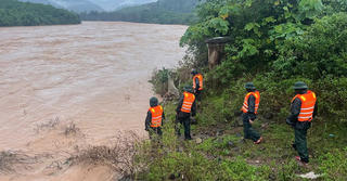 Khẩn trương tìm kiếm tài xế mất tích khi vượt cầu tràn La Lay (Quảng Trị)