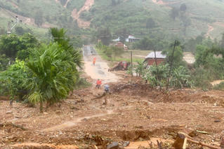 Yêu cầu đảm bảo an toàn cho học sinh, giáo viên miền Trung khi mưa lũ phức tạp