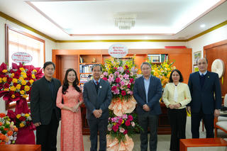 Lãnh đạo Bộ Tư pháp chúc mừng Bộ Giáo dục và Đào tạo nhân Ngày Nhà giáo Việt Nam