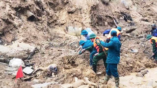 Sạt lở núi kinh hoàng ở Đà Nẵng: Tìm thấy một thi thể không còn nguyên vẹn