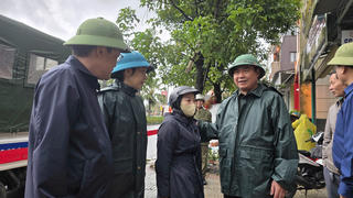 Thứ trưởng Bộ Nông nghiệp và Môi trường Võ Văn Hưng kiểm tra công tác khắc phục hậu quả mưa lũ tại Quảng Trị