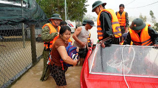 Lực lượng vũ trang họp khẩn ứng phó mưa lớn, ngập sâu tại Đắk Lắk, Gia Lai