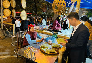 Nhộn nhịp không khí Festival sông Hồng về đêm tại Lào Cai