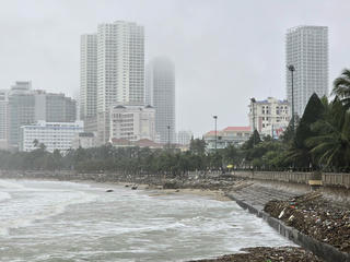 Khánh Hòa sau nhiều ngày mưa lớn, lũ trên các sông giảm chậm và còn nguy cơ tái ngập