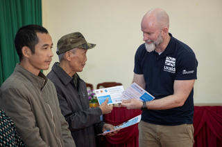 Anh tăng mức hỗ trợ Việt Nam khắc phục hậu quả bão lũ