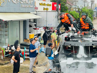 Các lực lượng vũ trang phải nắm chắc địa bàn, cứu dân là nhiệm vụ cao nhất