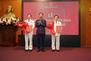 Trao quyết định bổ nhiệm Viện trưởng và Phó Viện trưởng Viện KSND TP Huế