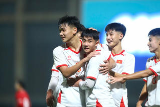 Hủy diệt Singapore 6-0, U17 Việt Nam vẫn xếp sau Malaysia ở bảng đấu
