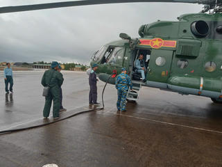 Sư đoàn 372 liên tục thực hiện những chuyến bay cứu trợ đồng bào miền Trung