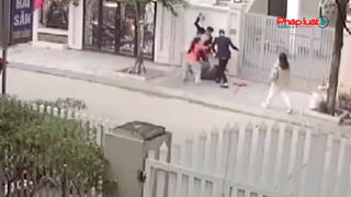 Xã An Khánh, Hà Nội: Xôn xao clip người đàn ông bị tông xe và đánh hội đồng rất dã man giữa phố