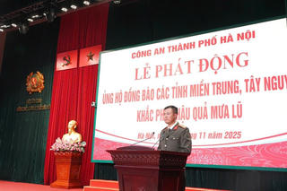 Công an TP Hà Nội quyên góp ủng hộ đồng bào bị thiệt hại do bão lũ 