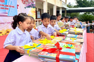 Sẽ cấp phát miễn phí toàn bộ sách giáo khoa cho học sinh vùng lũ