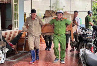 Các tỉnh miền Trung - Tây Nguyên tiếp tục ứng phó, khắc phục hậu quả mưa lũ