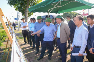 Bí thư Thành ủy Hải Phòng kiểm tra thực địa các tuyến đê xung yếu, chỉ đạo triển khai các dự án phòng chống thiên tai
