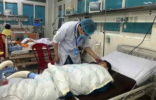 Quảng Ngãi: Người đàn ông ôm hai cháu nhỏ nhảy cầu, cháu 2 tuổi tử vong