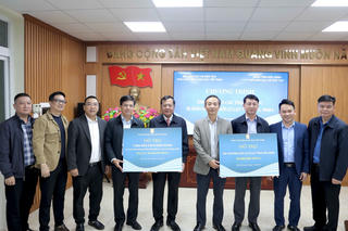 Nhà xuất bản Giáo dục Việt Nam hỗ trợ các trường học bị ảnh hưởng bởi lũ lụt tại tỉnh Bắc Ninh