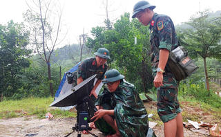 Giữ vững mạch thông tin để ổn định lòng dân trong bão lũ