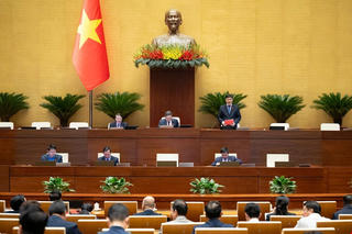 Đại biểu Quốc hội đề xuất cấm tuyệt đối thuốc lá điện tử, thuốc lá nung nóng 