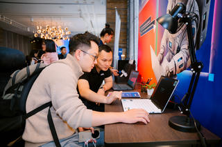 Intel giới thiệu AI PC nâng cao hiệu suất cho người làm báo và sáng tạo nội dung