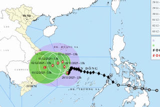 Bão giật cấp 13 đang hoành hành trên Biển Đông, áp thấp nhiệt đới lại tiến gần 