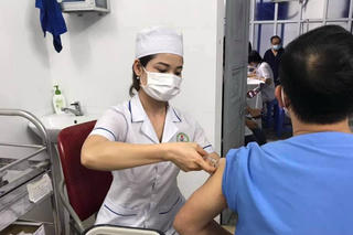 Người đang trong thời gian chờ cấp giấy phép hành nghề có được khám, chữa bệnh cho người khác?