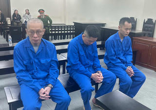 'Dẫn nhau' vào tù vì tổ chức cho người nước ngoài nhập cảnh trái phép