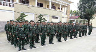 Bộ chỉ huy Quân sự Đà Nẵng xuất quân hỗ trợ người dân Đắk Lắk dựng lại nhà sau lũ