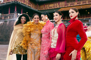 Hơn 70 Hoa hậu quốc tế diễn thời trang tại Huế