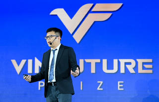 Nhà khoa học VinFuture hiến kế để chung sống an toàn khi AI thông minh hơn con người