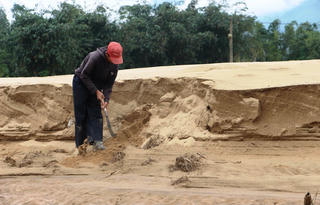 Đà Nẵng xử lý gần 600.000 m³ cát bồi lấp sau mưa lũ