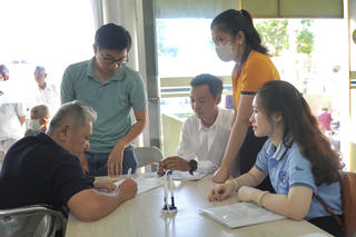 BHXH Đồng Tháp ra quân vận động người dân nhận lương hưu, trợ cấp qua ATM