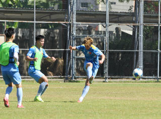 Thời tiết khắc nghiệp trong những ngày U22 tập luyện