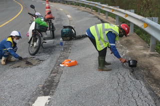 Vết nứt kéo dài ở Đèo Ngang: Cần sớm có giải pháp căn cơ để bảo đảm an toàn giao thông