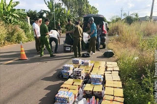 Truy đuổi hơn 60km, bắt giữ ô tô vận chuyển gần 500 kg pháo nổ trái phép ở Đồng Nai