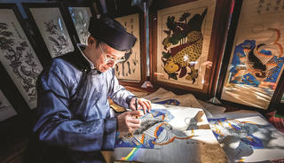 Nghề làm tranh dân gian Đông Hồ của Việt Nam được UNESCO ghi danh vào Danh sách Di sản văn hóa phi vật thể cần bảo vệ khẩn cấp