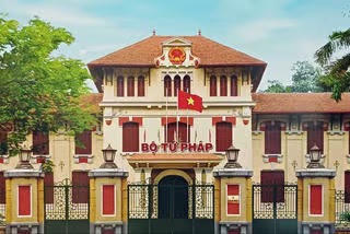 Lấy ý kiến đề nghị khen thưởng “Huân chương Lao động” hạng Ba cho tập thể Viện Chiến lược và Khoa học pháp lý