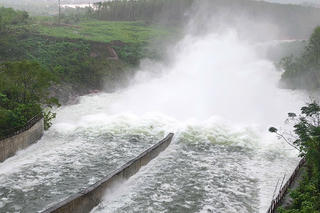 Nhiều vấn đề 'nóng' về quy trình xả lũ ở Hà Tĩnh được chất vấn tư lệnh ngành